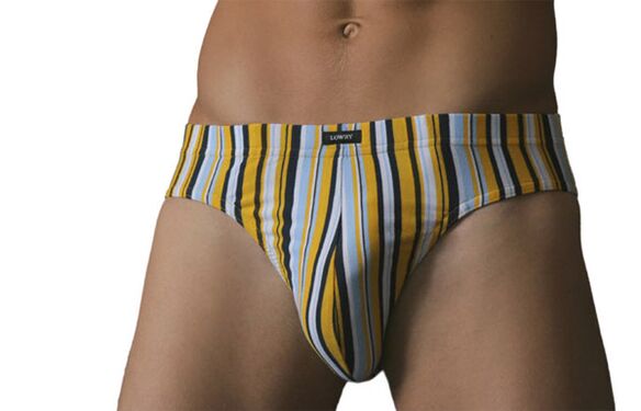 De man vergroot zijn penis